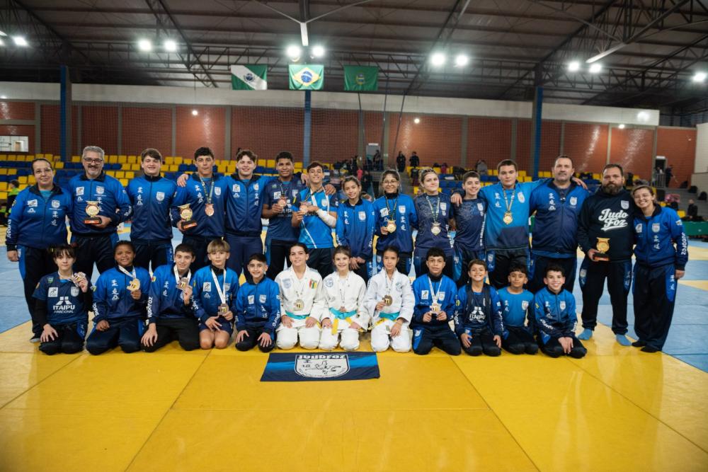 Judofoz conquista 14 medalhas em competição estadual