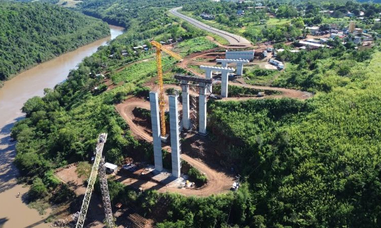 Ponte sobre o rio Monday tem apenas 45% das obras concluídas
