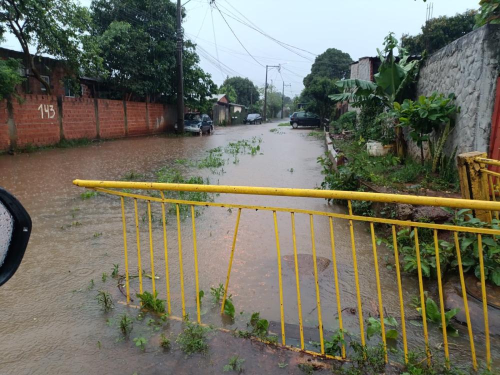 Vendaval e fortes chuvas preocupam