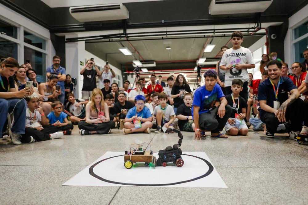 Construção de robô de sumô com blocos e montagem de videogame as atrações no Latinoware 2026