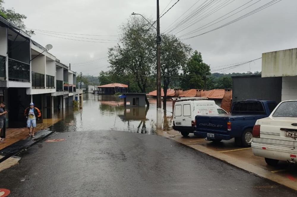 Nível do Rio Paraná deve começar a cair a partir de sábado (17)